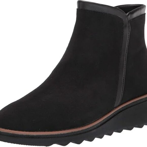 Clark’s Collection Elegant Black Suede Women’s Boots with Side Zip BNWOT Size 9 - Picture 2 of 10